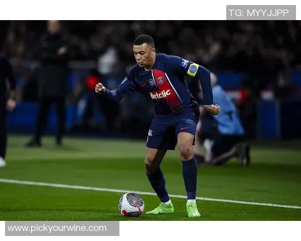 姆巴佩去年12月采访透露心声:渴望先赢得个人荣誉再谈巴黎欧冠